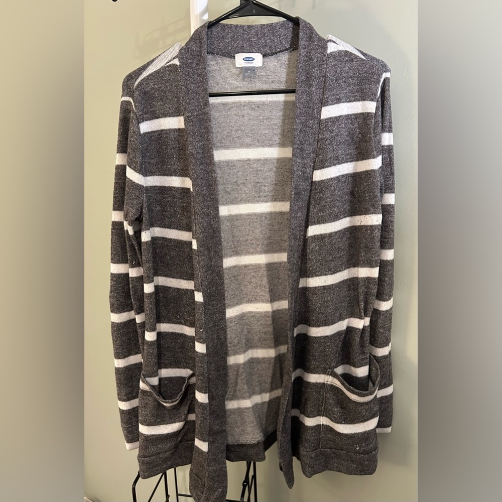 Old Navy Women’s Medium grey and white striped cardigan sweater with pockets